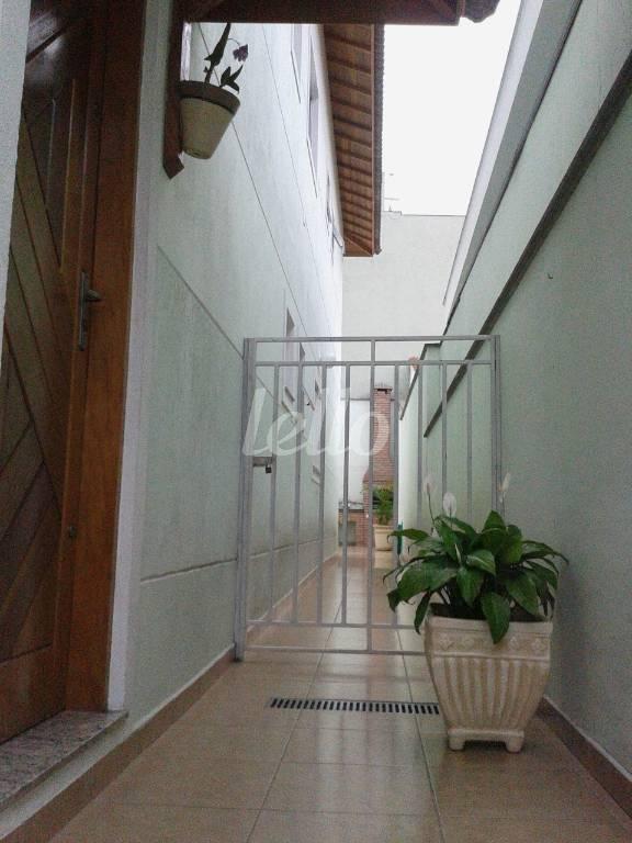 14 CORREDOR LATERAL de Casa à venda, sobrado com 120 m², 3 quartos e 4 vagas em Vila Rita - São Paulo