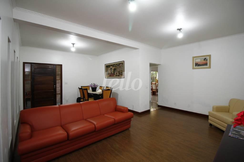 SALA DOIS AMBIENTES de Casa à venda, sobrado com 323 m², 3 quartos e 4 vagas em Jardim Bela Vista - Santo André