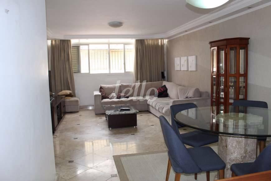 LIVING de Apartamento à venda, Padrão com 130 m², 3 quartos e 1 vaga em Bela Vista - São Paulo