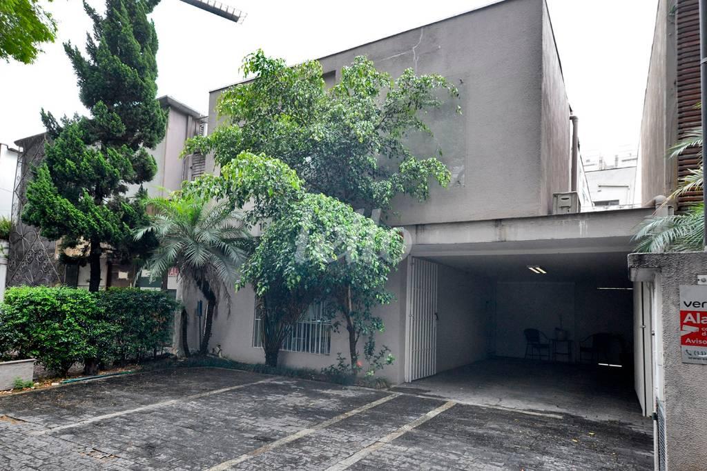 FACHADA de Casa à venda, sobrado com 350 m², e 4 vagas em Itaim Bibi - São Paulo