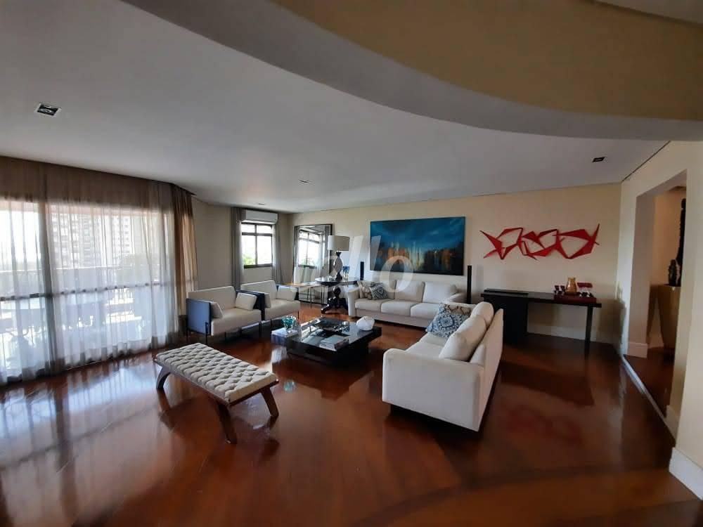 SALA de Apartamento à venda, Padrão com 340 m², 5 quartos e 4 vagas em Vila Gomes Cardim - São Paulo