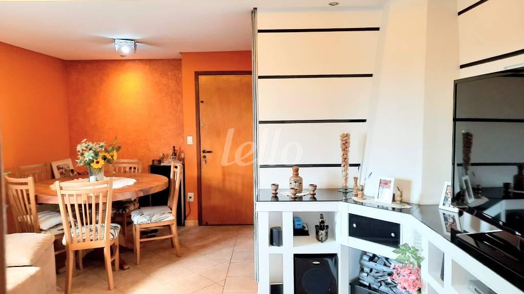 LIVING de Apartamento à venda, Padrão com 77 m², 3 quartos e 2 vagas em Quinta da Paineira - São Paulo