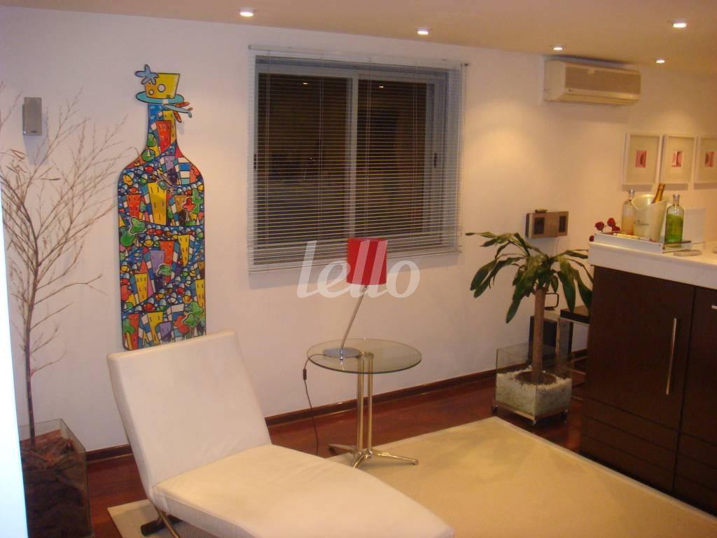 SALA de Apartamento para alugar, Padrão com 220 m², 3 quartos e 3 vagas em Jardim Paulista - São Paulo