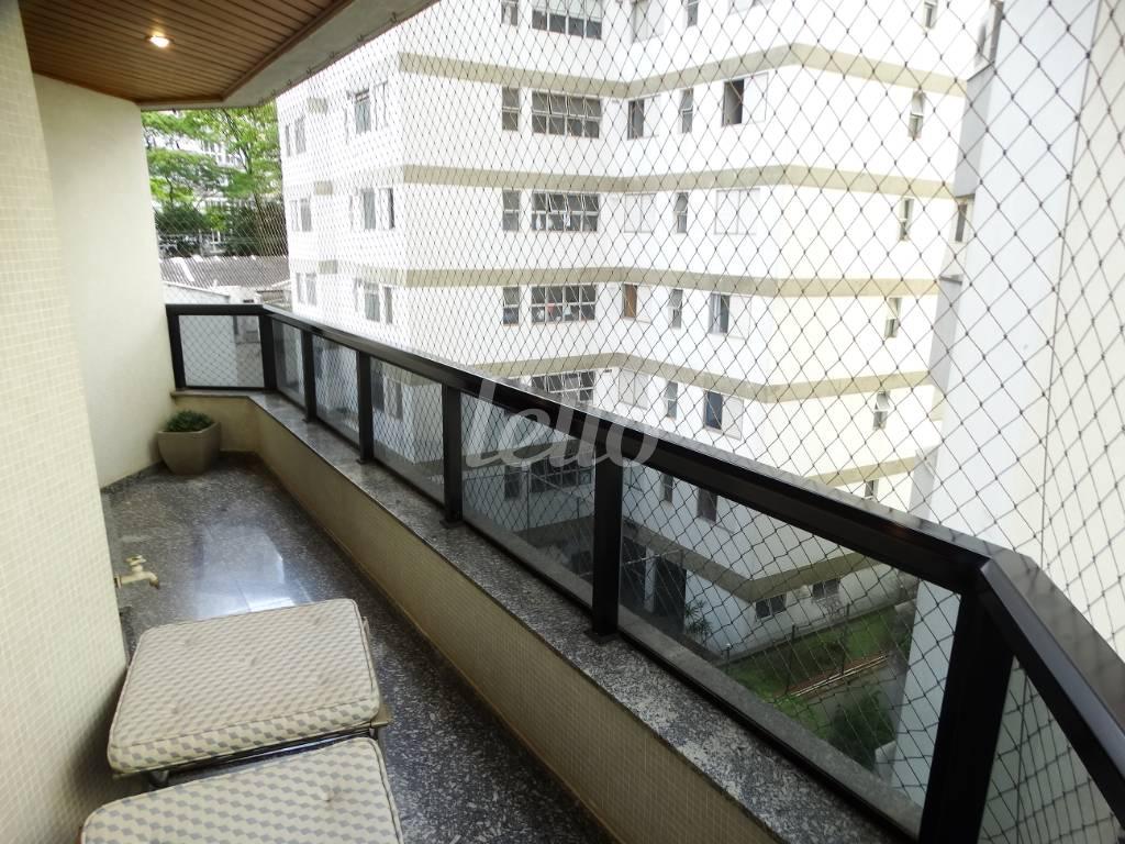 VARANDA GOURMET de Apartamento à venda, Padrão com 200 m², 4 quartos e 3 vagas em Perdizes - São Paulo