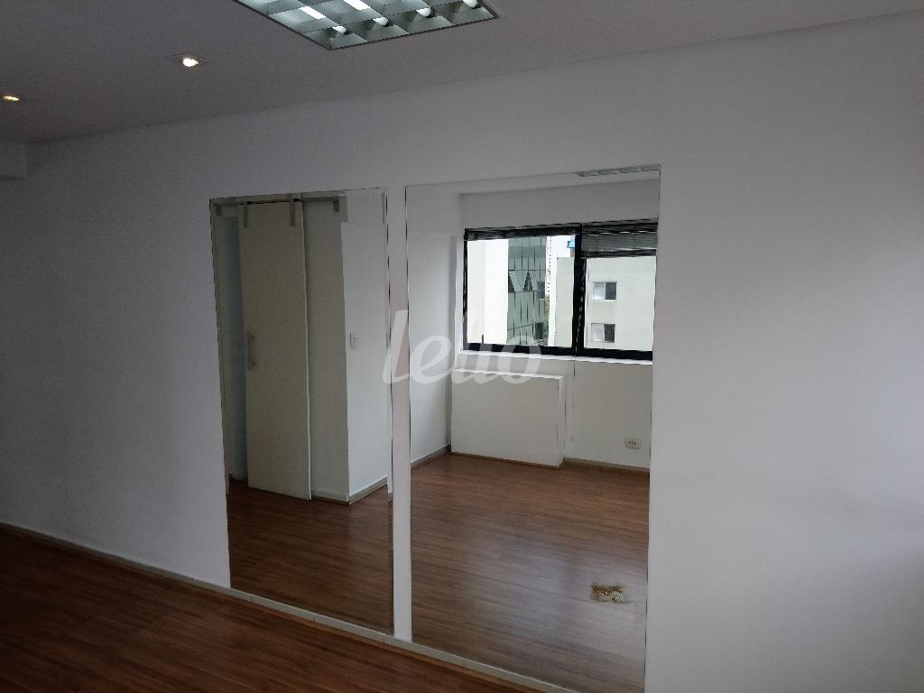 SALA 2 de Sala / Conjunto para alugar, Padrão com 45 m², e 1 vaga em Consolação - São Paulo
