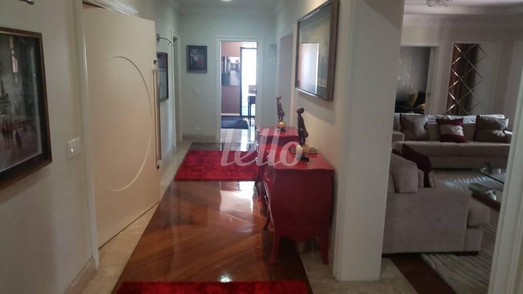 HALL de Apartamento à venda, Padrão com 500 m², 4 quartos e 4 vagas em Vila Bastos - Santo André