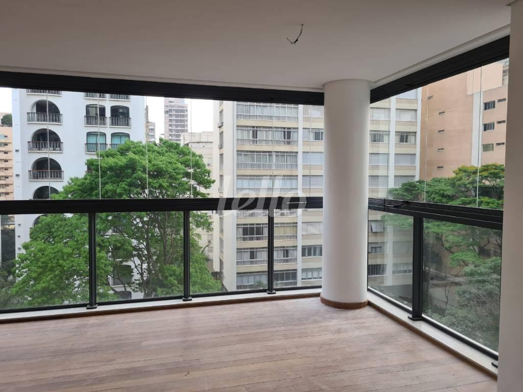 VARANDA de Apartamento à venda, Padrão com 205 m², 3 quartos e 4 vagas em Jardim Paulista - São Paulo