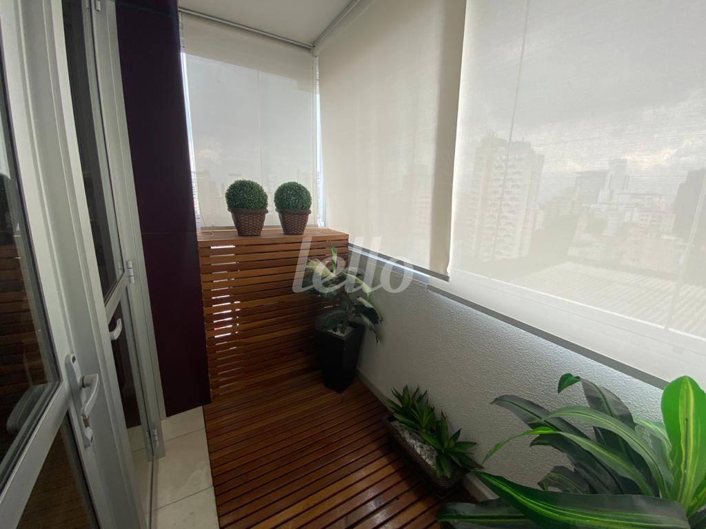 VARANDA de Sala / Conjunto à venda, Padrão com 41 m², e 1 vaga em Jardins - São Paulo