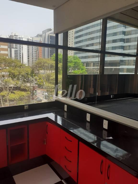 COPA de Sala / Conjunto para alugar, Padrão com 586 m², e 10 vagas em Cidade Monções - São Paulo