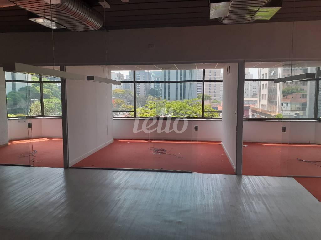 SALA de Sala / Conjunto para alugar, Padrão com 586 m², e 10 vagas em Cidade Monções - São Paulo