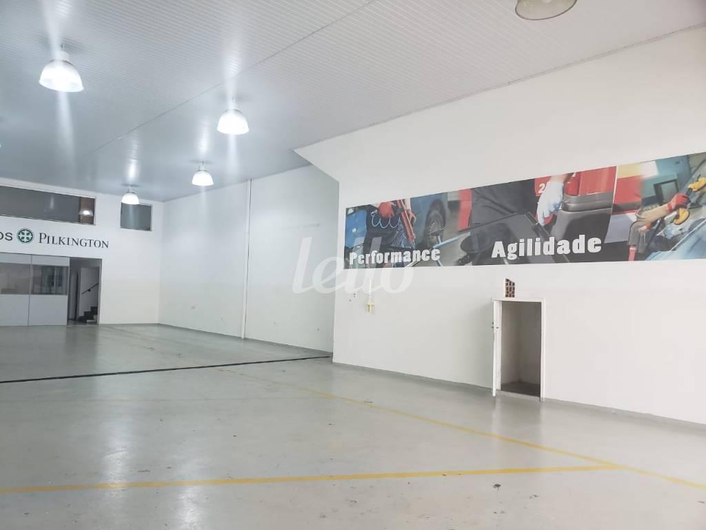 SALÃO de Prédio Comercial à venda, Monousuário com 400 m², e 3 vagas em Vila Graciosa - São Paulo
