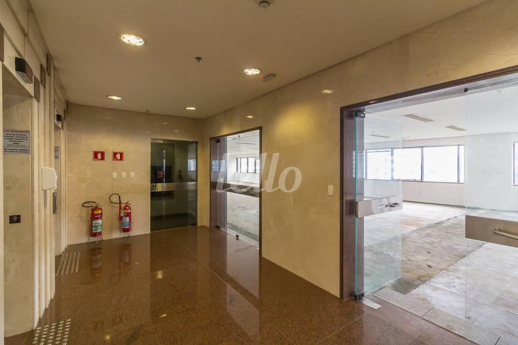 ANDAR de Sala / Conjunto para alugar, Padrão com 240 m², e 8 vagas em Cidade Monções - São Paulo