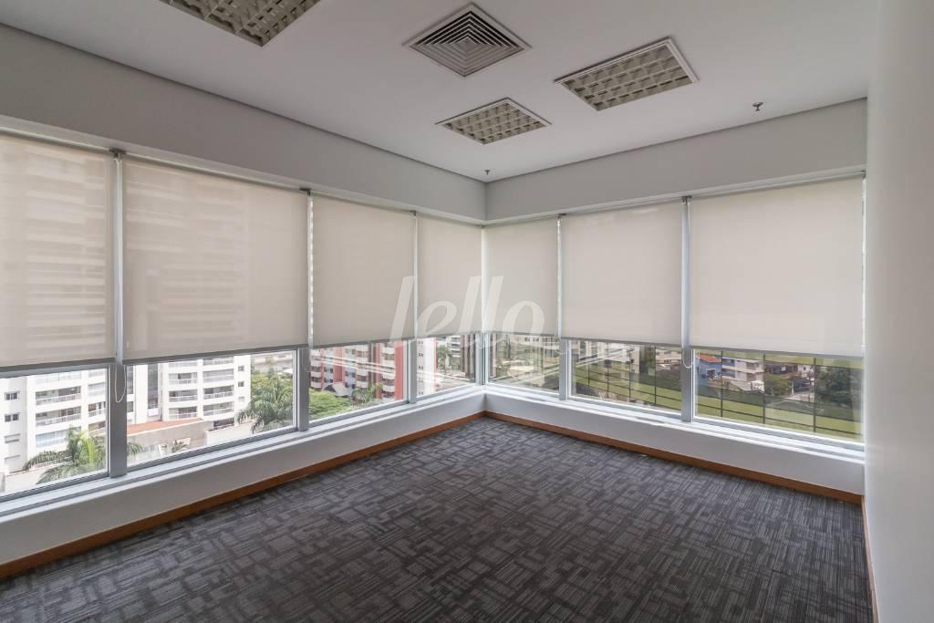 SALA 03 de Sala / Conjunto para alugar, Padrão com 417 m², e 12 vagas em Cidade Monções - São Paulo