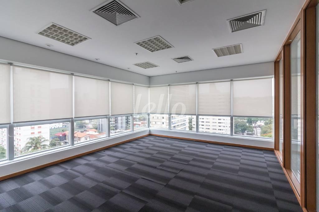 SALA 02 de Sala / Conjunto para alugar, Padrão com 417 m², e 12 vagas em Cidade Monções - São Paulo