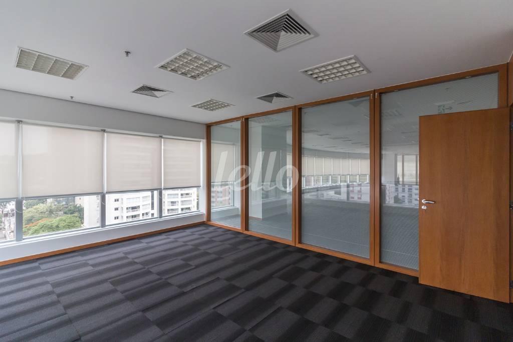 SALA 02 de Sala / Conjunto para alugar, Padrão com 417 m², e 12 vagas em Cidade Monções - São Paulo