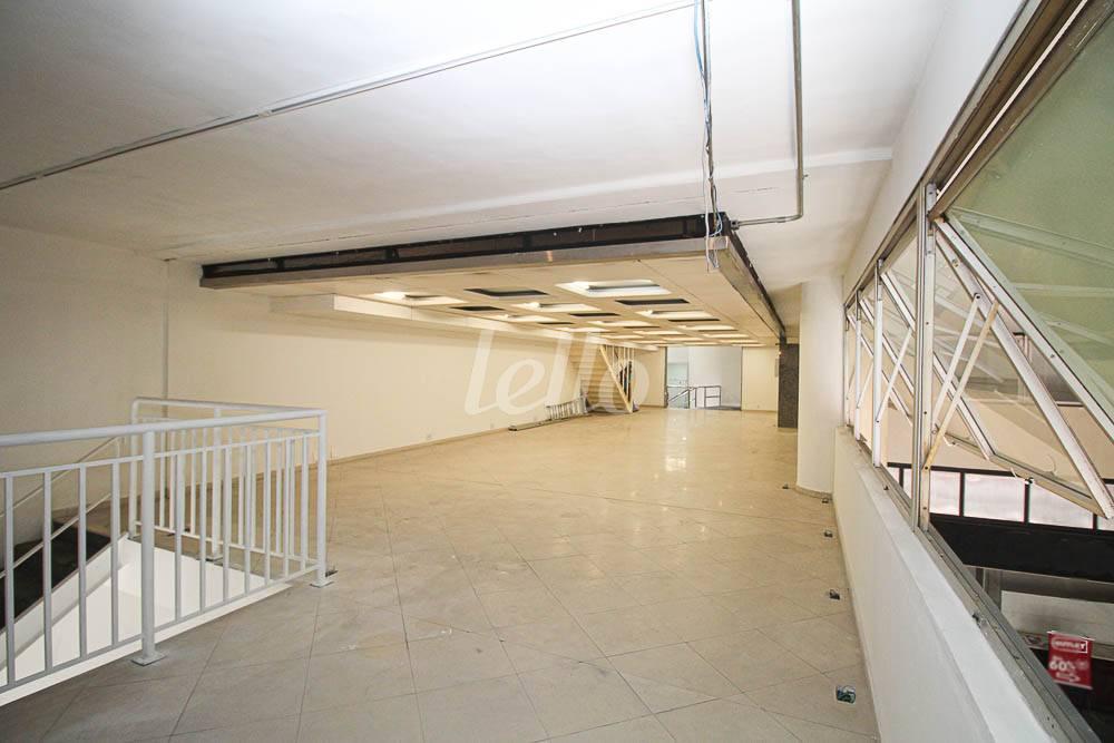 LOJA- PISO SUPERIOR de Loja para alugar, Padrão com 242 m², e em Centro - São Paulo