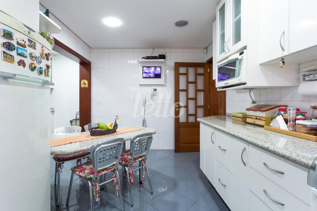 COPA COZINHA de Casa à venda, sobrado com 485 m², 3 quartos e 4 vagas em Vila Albertina - São Paulo