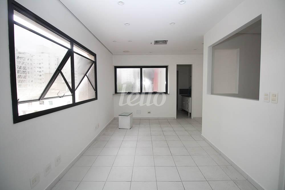 SALA 2 de Sala / Conjunto para alugar, Padrão com 35 m², e 1 vaga em Itaim Bibi - São Paulo