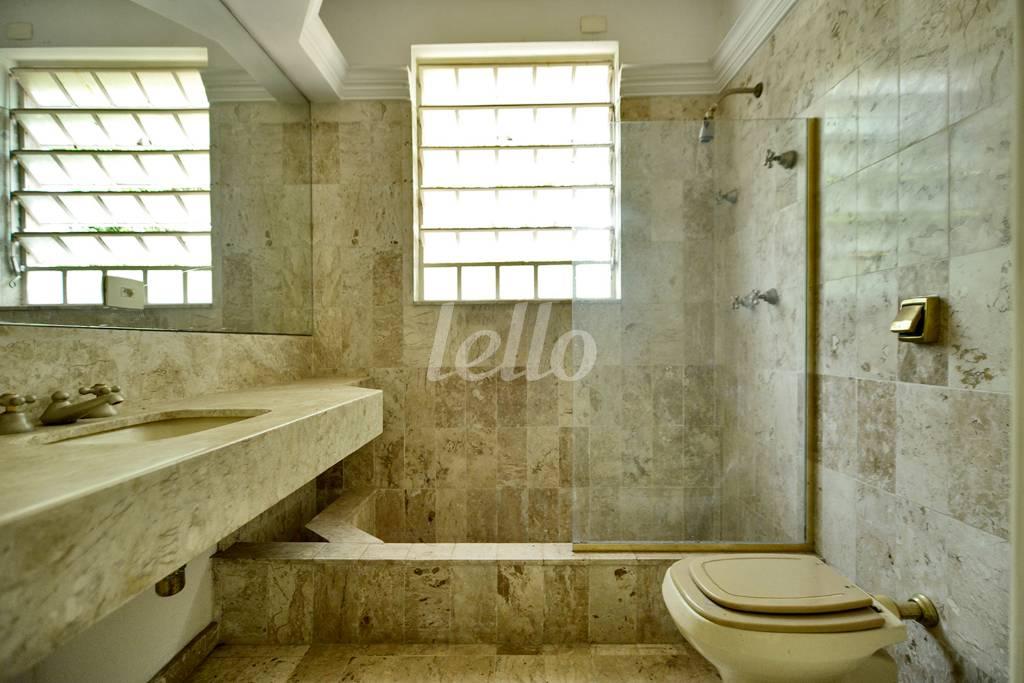 WC SUÍTE 3 de Casa à venda, sobrado com 518 m², 4 quartos e 4 vagas em Alto de Pinheiros - São Paulo
