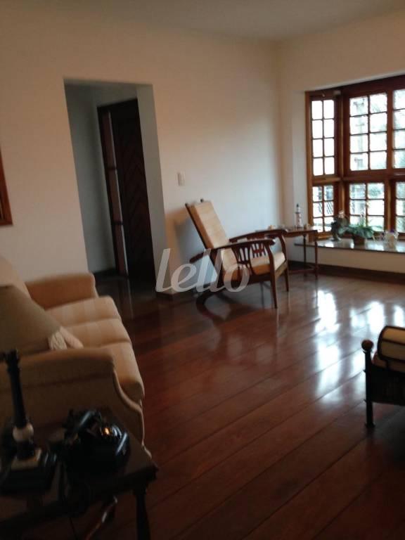 SALA de Casa à venda, sobrado com 317 m², 3 quartos e 5 vagas em Jd. Leonor M. de Barros - São Paulo