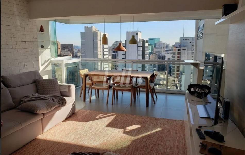 LIVING de Apartamento à venda, Padrão com 76 m², 2 quartos e 2 vagas em Aclimação - São Paulo