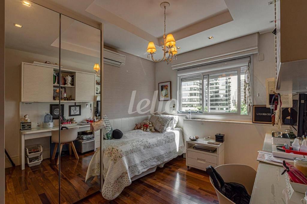 SUÍTE de Apartamento à venda, Padrão com 245 m², 4 quartos e 4 vagas em Cidade Monções - São Paulo