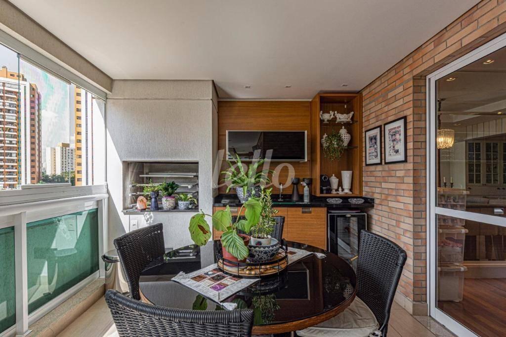VARANDA G0OURMET de Apartamento à venda, Padrão com 245 m², 4 quartos e 4 vagas em Cidade Monções - São Paulo