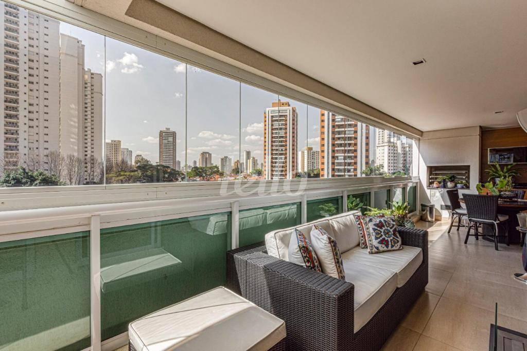 VARANDA G0URMET de Apartamento à venda, Padrão com 245 m², 4 quartos e 4 vagas em Cidade Monções - São Paulo
