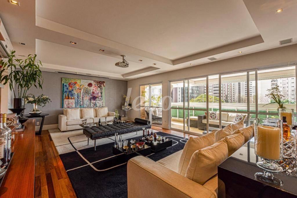 SALA de Apartamento à venda, Padrão com 245 m², 4 quartos e 4 vagas em Cidade Monções - São Paulo