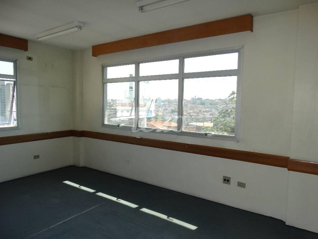 SALA de Casa para alugar, assobradada com 400 m², e em Vila Nova Pauliceia - São Paulo