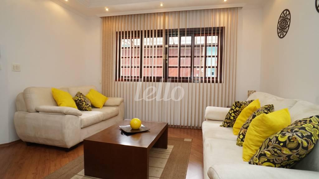 SALA DOIS AMBIENTES de Casa à venda, assobradada com 270 m², 3 quartos e 5 vagas em Vila Santa Clara - São Paulo