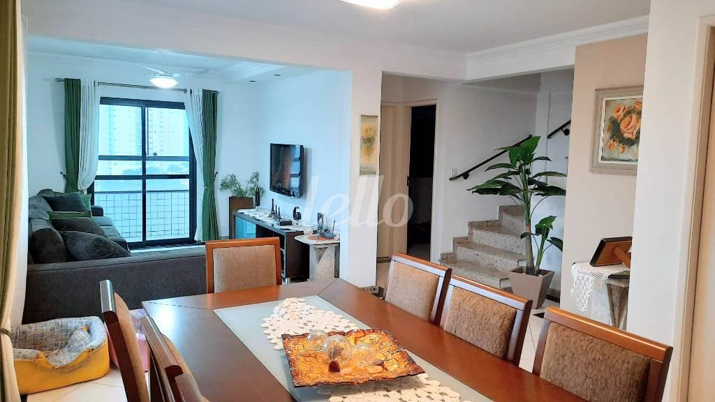 LIVING PISO INFERIOR de Apartamento à venda, cobertura - Padrão com 150 m², 3 quartos e 2 vagas em Quinta da Paineira - São Paulo