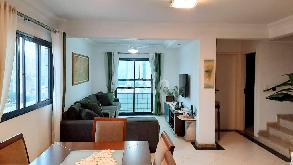 LIVING PISO INFERIOR de Apartamento à venda, cobertura - Padrão com 150 m², 3 quartos e 2 vagas em Quinta da Paineira - São Paulo