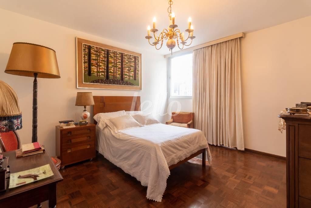 SUÍTE de Apartamento para alugar, Padrão com 366 m², 4 quartos e 4 vagas em Morro dos Ingleses - São Paulo