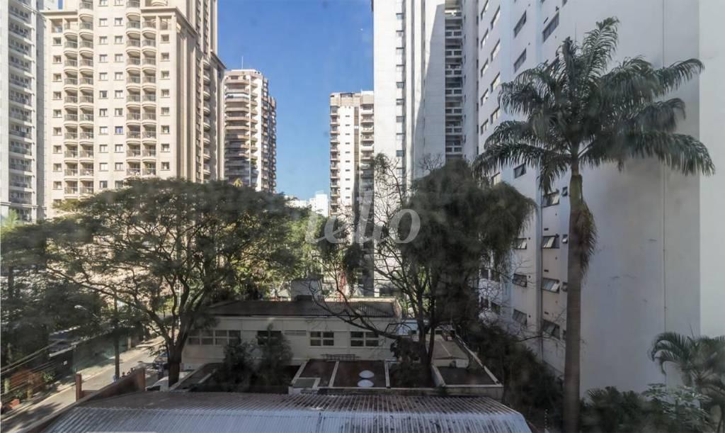 VISTA SALA de Apartamento à venda, Padrão com 145 m², 3 quartos e 2 vagas em Jardins - São Paulo