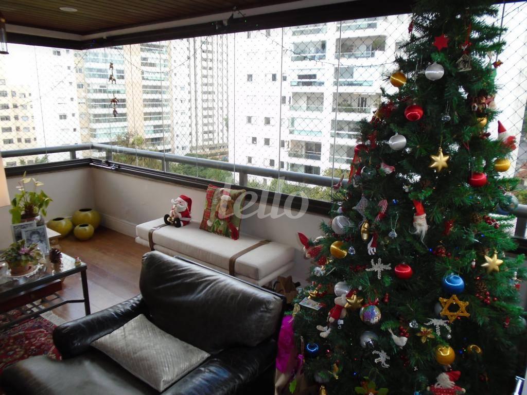 VARANDA de Apartamento à venda, Padrão com 240 m², 3 quartos e 3 vagas em Campo Belo - São Paulo