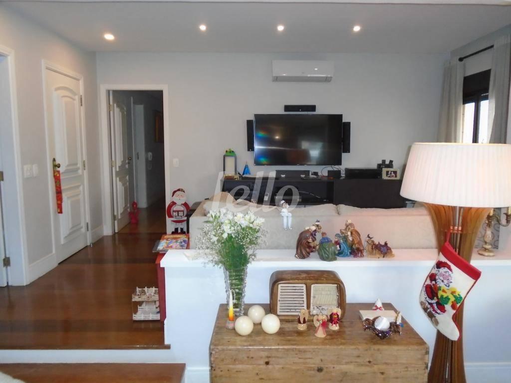 SALA DE TV de Apartamento à venda, Padrão com 240 m², 3 quartos e 3 vagas em Campo Belo - São Paulo