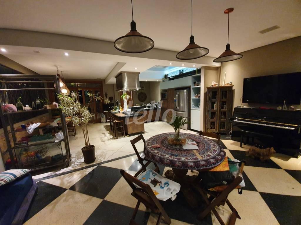 ESPAÇO GOURMET de Apartamento à venda, Padrão com 400 m², 3 quartos e 3 vagas em Mooca - São Paulo