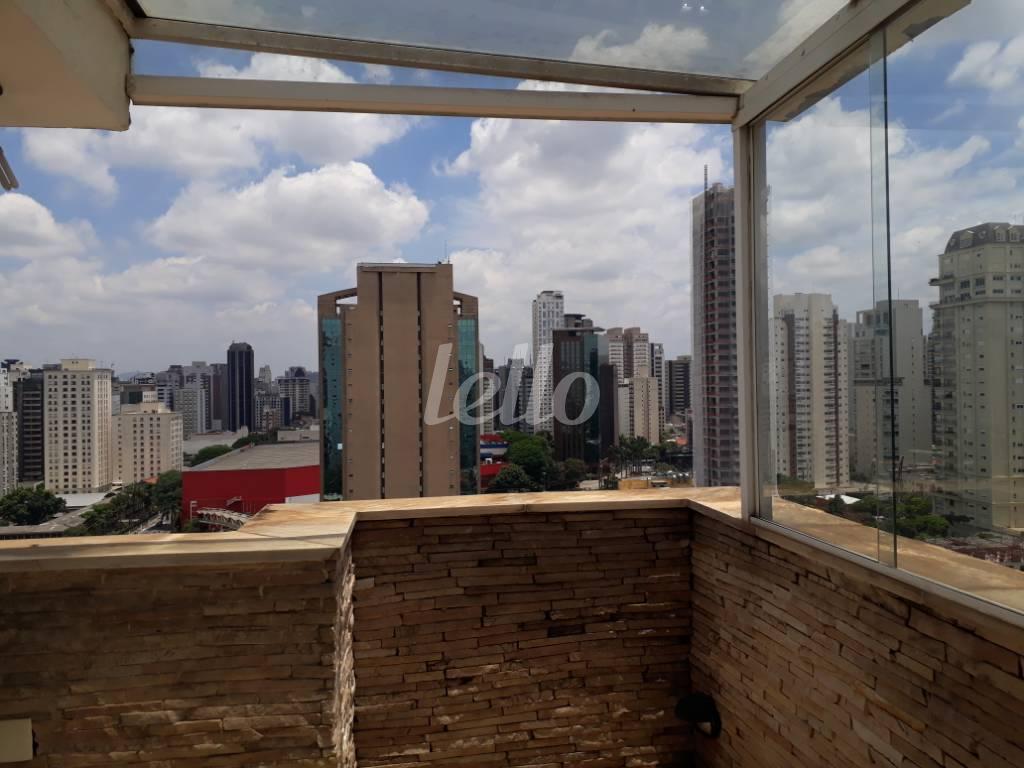 TERRAÇO de Apartamento à venda, Duplex com 151 m², 2 quartos e 1 vaga em Vila Nova Conceição - São Paulo