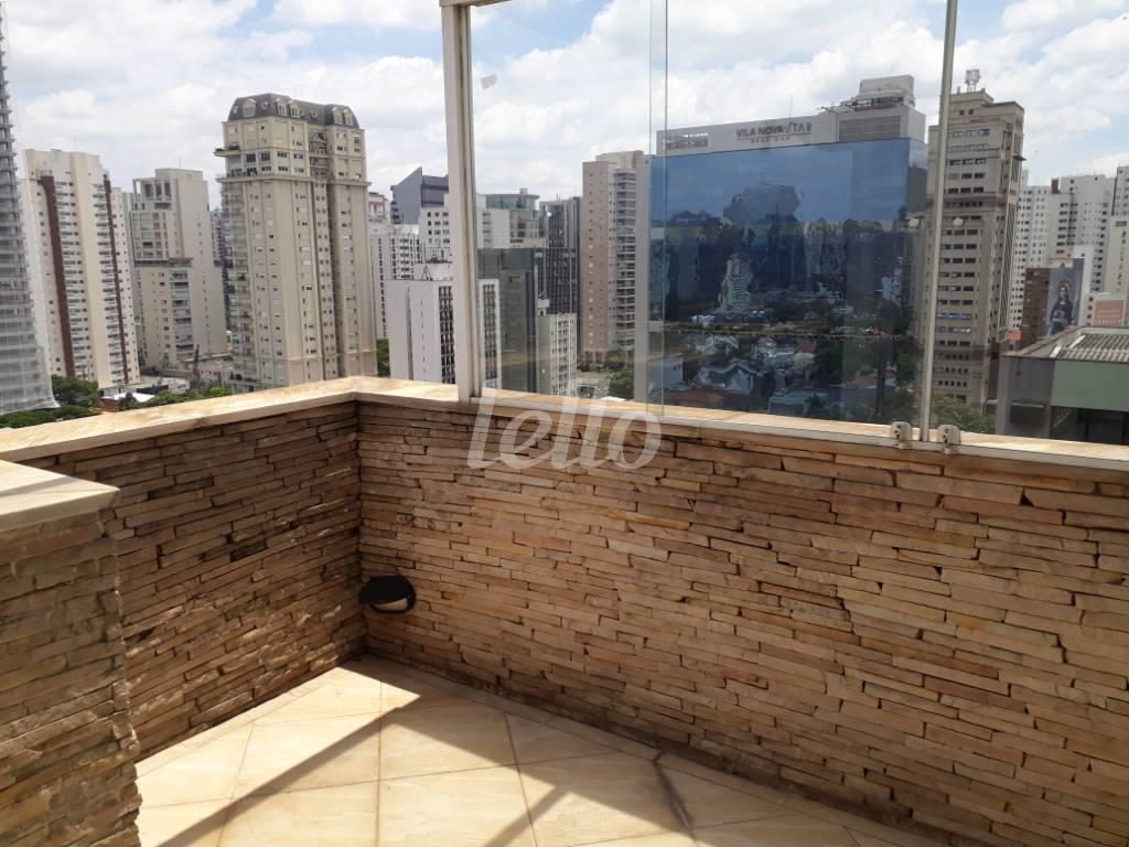 TERRAÇO de Apartamento à venda, Duplex com 151 m², 2 quartos e 1 vaga em Vila Nova Conceição - São Paulo