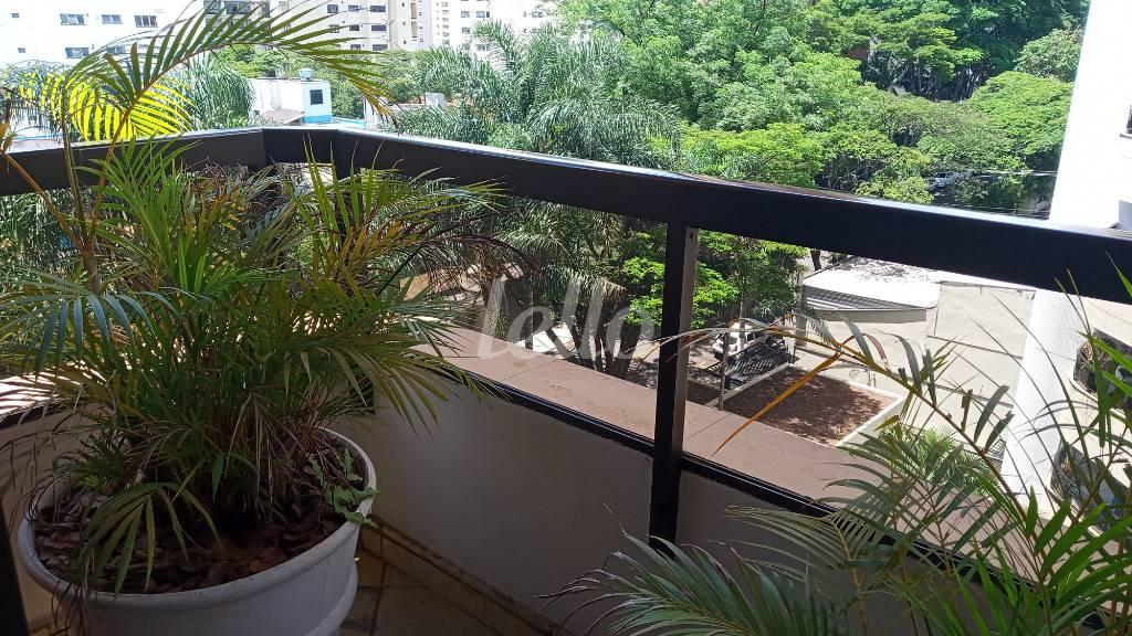 VARANDA de Apartamento para alugar, Padrão com 223 m², 4 quartos e 4 vagas em Planalto Paulista - São Paulo