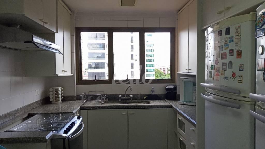 COZINHA de Apartamento para alugar, Padrão com 223 m², 4 quartos e 4 vagas em Planalto Paulista - São Paulo