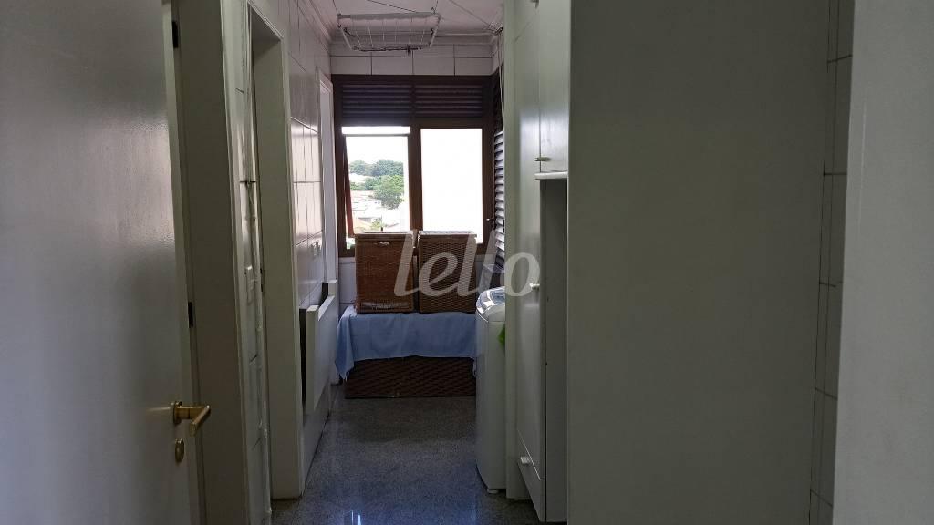 CORREDOR DA ÁREA DE SERVIÇO de Apartamento para alugar, Padrão com 223 m², 4 quartos e 4 vagas em Planalto Paulista - São Paulo