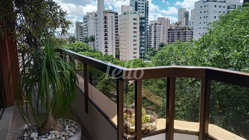 VARANDA de Apartamento para alugar, Padrão com 223 m², 4 quartos e 4 vagas em Planalto Paulista - São Paulo