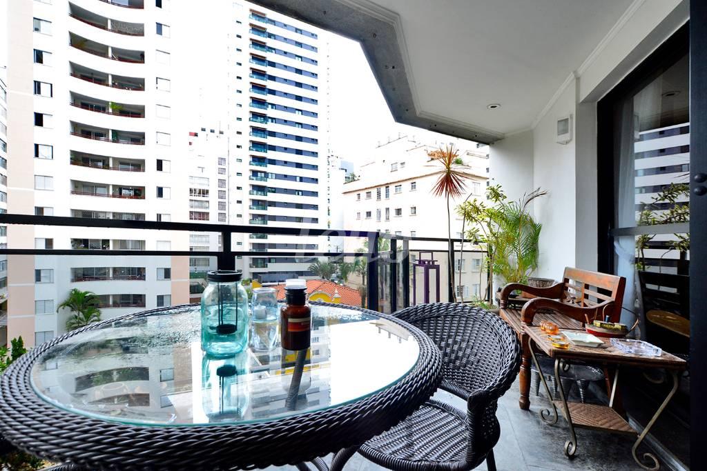 VARANDA de Apartamento à venda, Padrão com 177 m², 3 quartos e 3 vagas em Aclimação - São Paulo