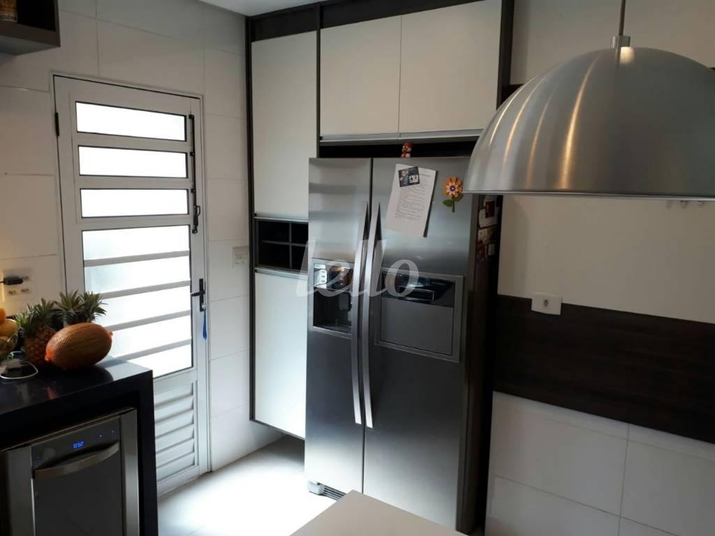 COZINHA de Casa à venda, térrea com 200 m², 3 quartos e 3 vagas em Vila Canero - São Paulo