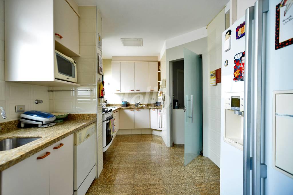 COZINHA de Apartamento à venda, Triplex com 354 m², 2 quartos e 4 vagas em Aclimação - São Paulo