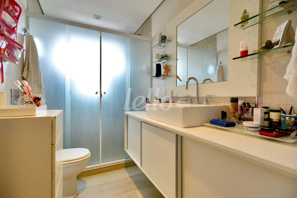 BANHEIRO de Apartamento à venda, Triplex com 354 m², 2 quartos e 4 vagas em Aclimação - São Paulo
