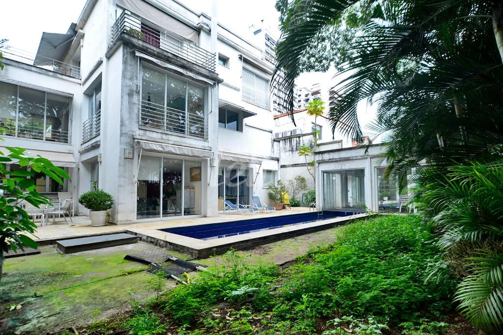 PISCINA de Casa à venda, sobrado com 470 m², 4 quartos e 5 vagas em Higienópolis - São Paulo