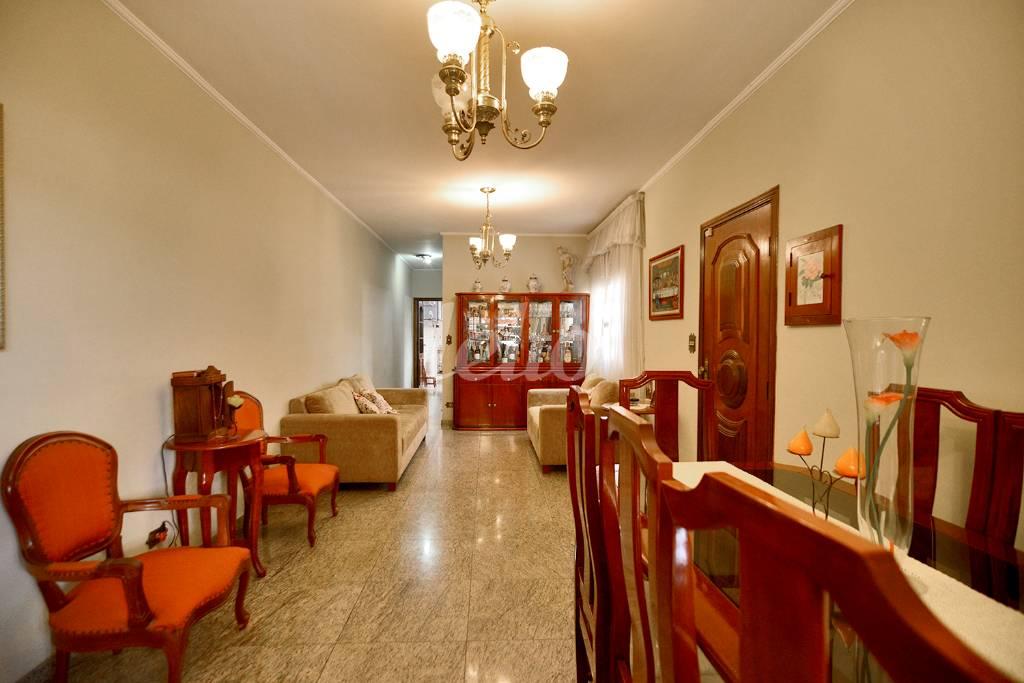 SALA DOIS AMBIENTES de Casa à venda, sobrado com 260 m², 4 quartos e 4 vagas em Vila Nova Mazzei - São Paulo